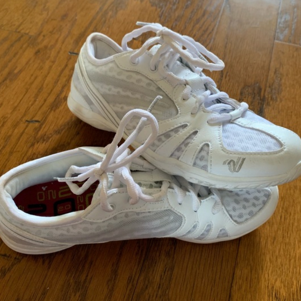 Varsity cheer shoes size 6
